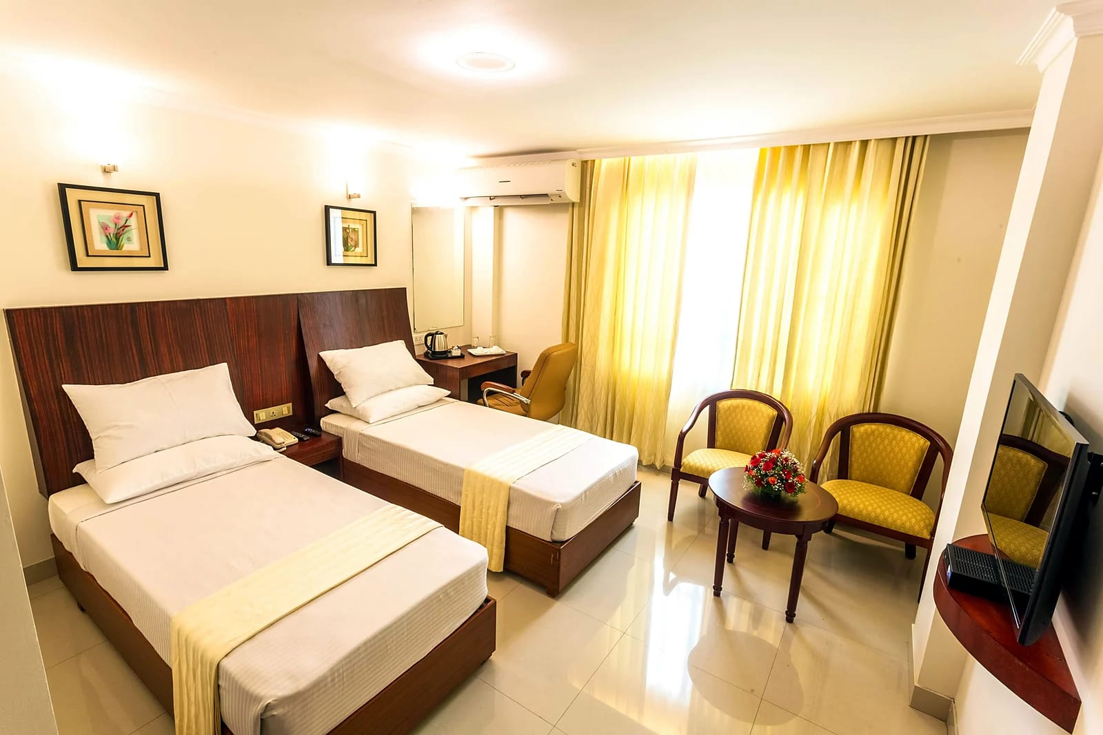 KR Inn Manyata — Executive room with seating